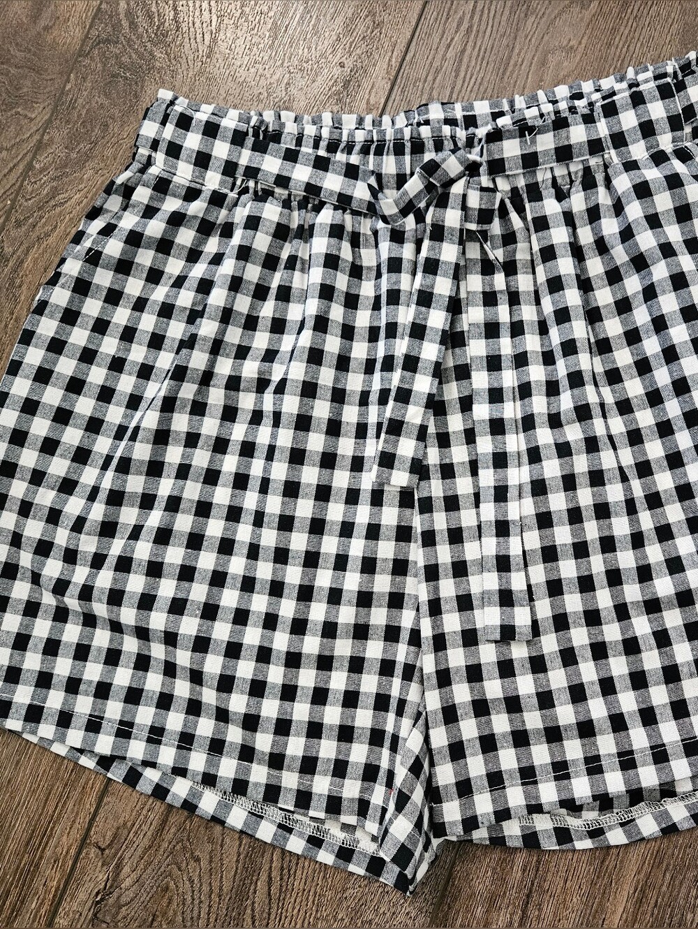 Grace & Emma 2X Black & White Gingham Women's Shorts with Tie Waist